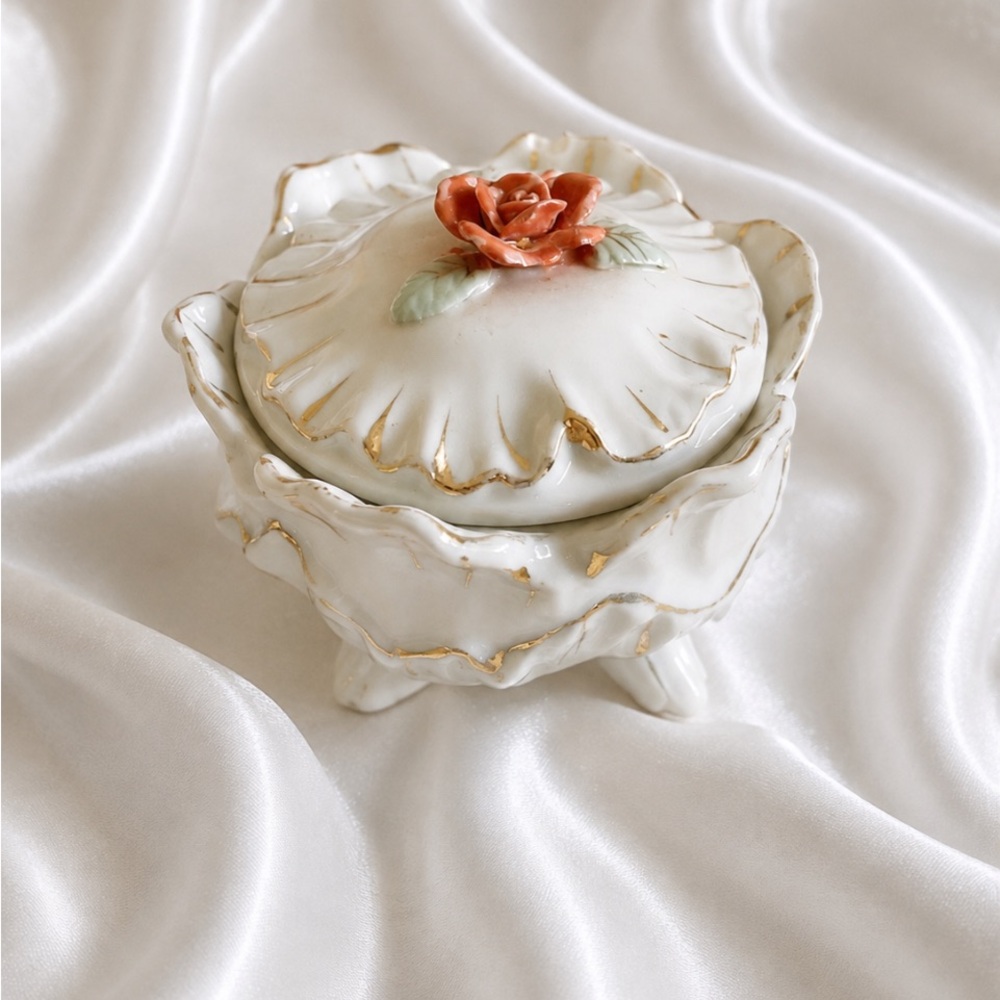 50s Royal Sealy “VINTAGE”Cabbage Covered Trinket Box Dish Roses Japan Porcelain
